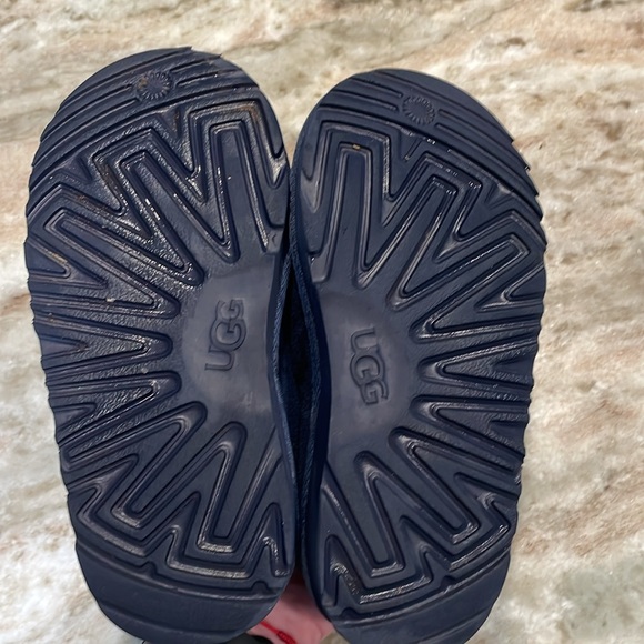 Kids Ugg’s slippers - Picture 5 of 6